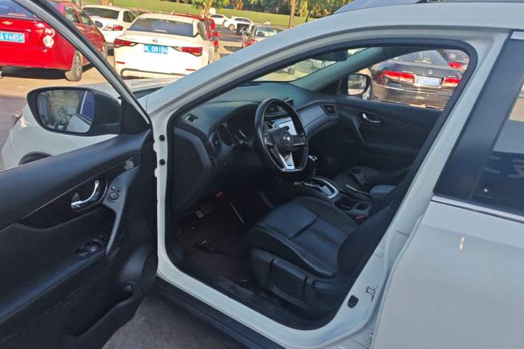 Used Nissan X-Trail 2017 2.0L CVT Comfort Edition 2WD Driver Seat