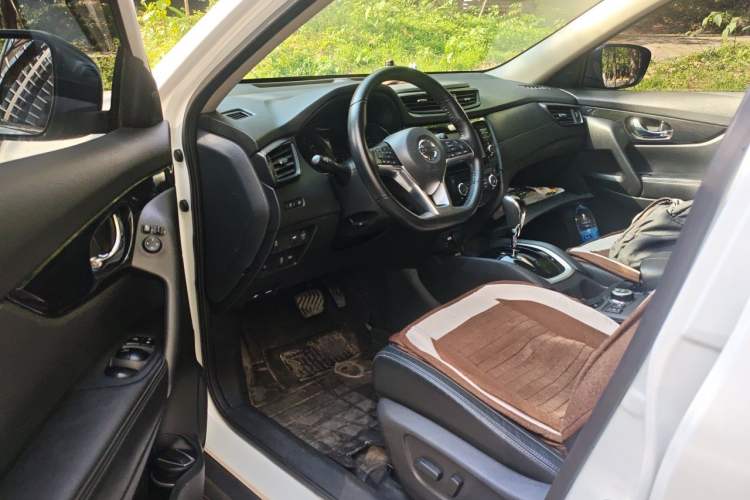 Used Nissan X-Trail 2017 2.5L CVT Luxury Edition 4WD Driver Seat