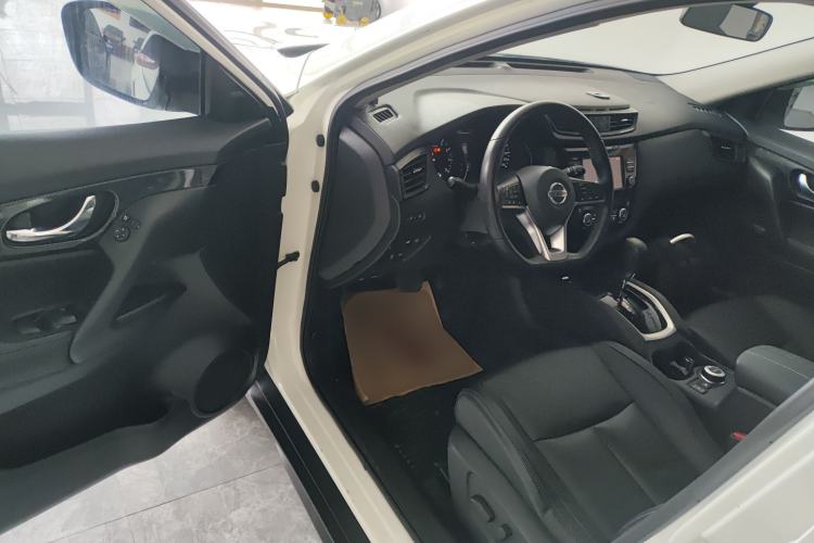 Used Nissan X-Trail 2017 2.5L CVT Luxury Edition 4WD Driver Seat
