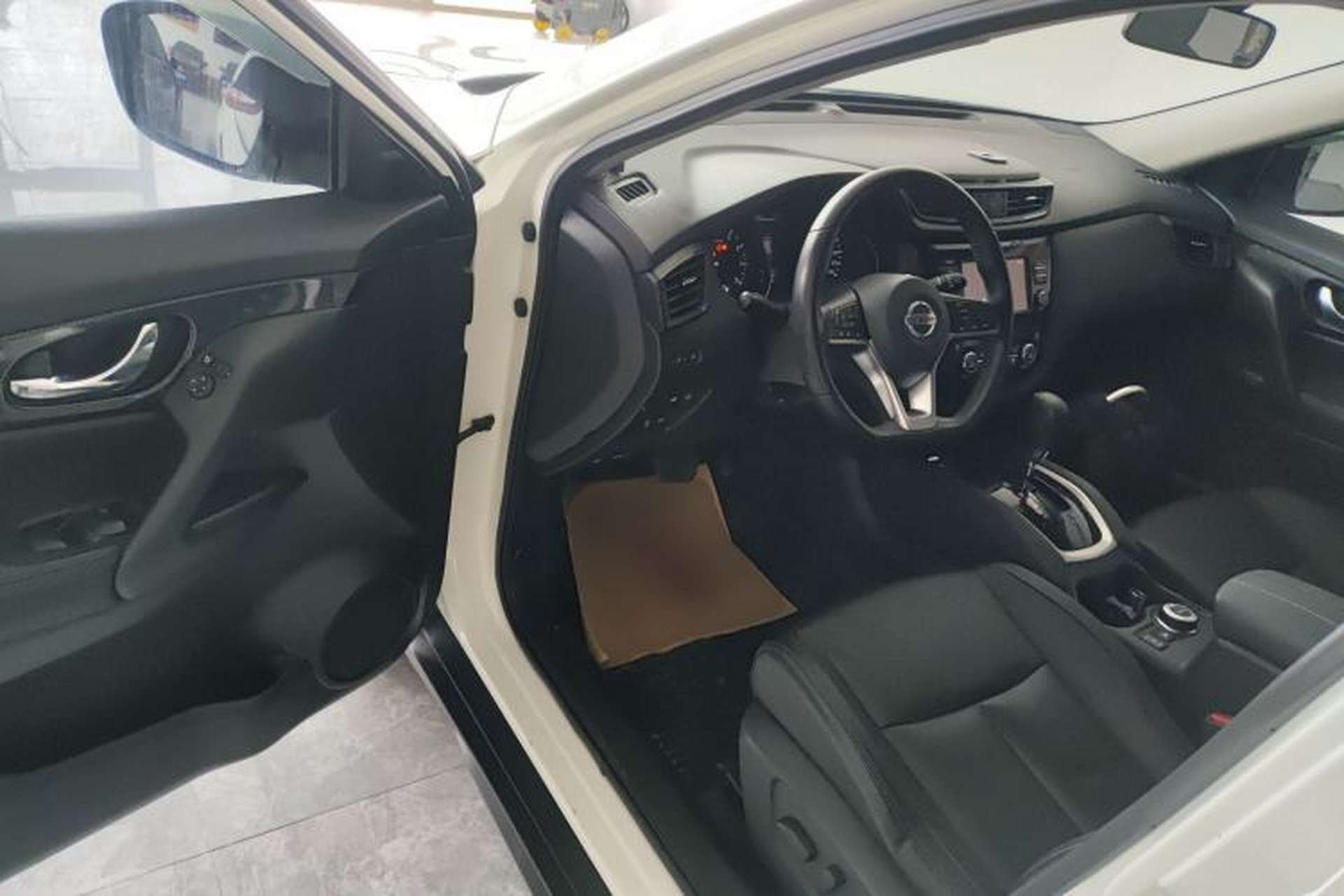 Used Nissan X-Trail 2017 2.5L CVT Luxury Edition 4WD Driver Seat