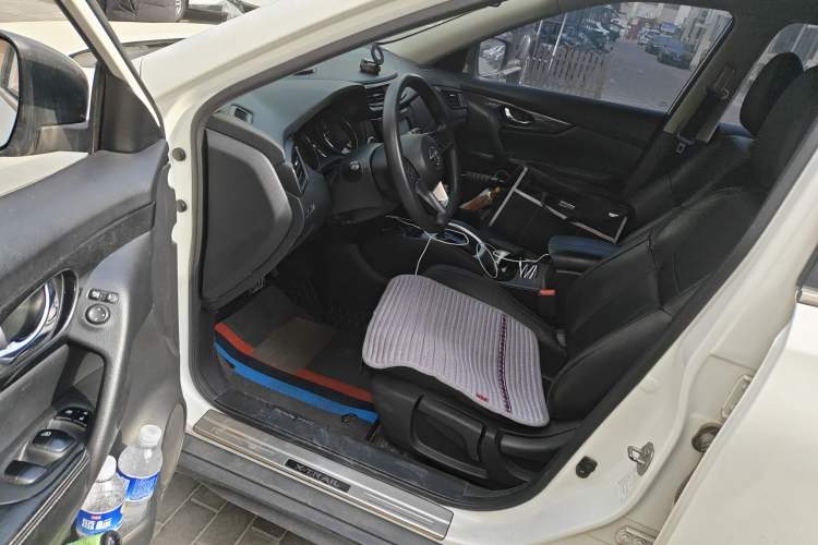 Used Nissan X-Trail 2017 2.0L CVT Comfort Edition 2WD Driver Seat