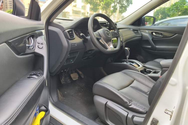 Used Nissan X-Trail 2017 2.0L CVT Comfort Edition 2WD Driver Seat