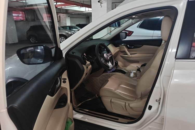 Used Nissan X-Trail 2017 2.0L CVT Comfort Edition 2WD Driver Seat