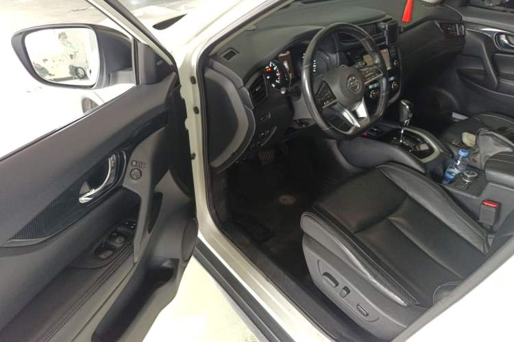 Used Nissan X-Trail 2017 2.5L CVT Luxury Edition 4WD Driver Seat