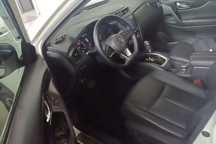 Used Nissan X-Trail 2017 2.5L CVT Leading Edition 4WD Driver Seat