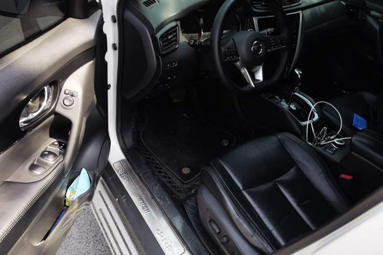Used Nissan X-Trail 2017 2.5L CVT Luxury Edition 4WD Driver Seat
