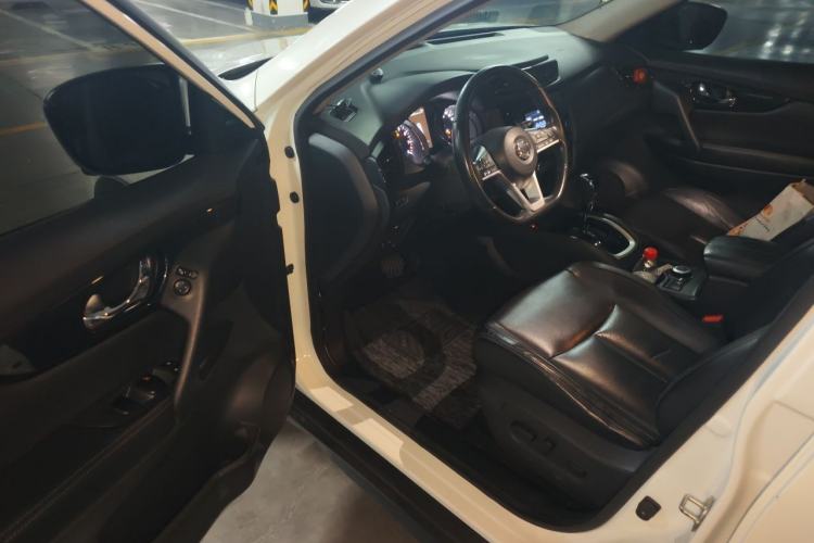 Used Nissan X-Trail 2017 2.5L CVT Luxury Edition 4WD Driver Seat
