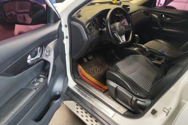 Used Nissan X-Trail 2017 2.0L CVT Comfort Edition 2WD Driver Seat