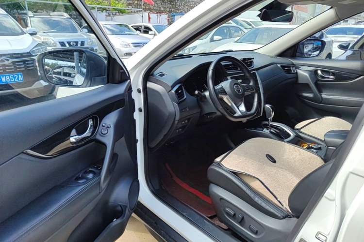 Used Nissan X-Trail 2017 2.5L CVT Luxury Edition 4WD Driver Seat