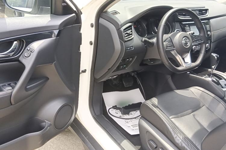 Used Nissan X-Trail 2017 2.5L CVT Luxury Edition 4WD Driver Seat