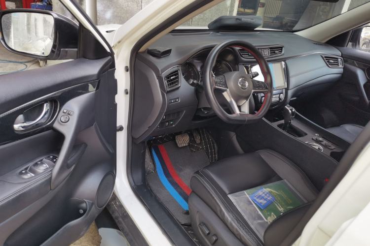 Used Nissan X-Trail 2017 2.5L CVT 7-Seater Leading Edition 4WD Driver Seat