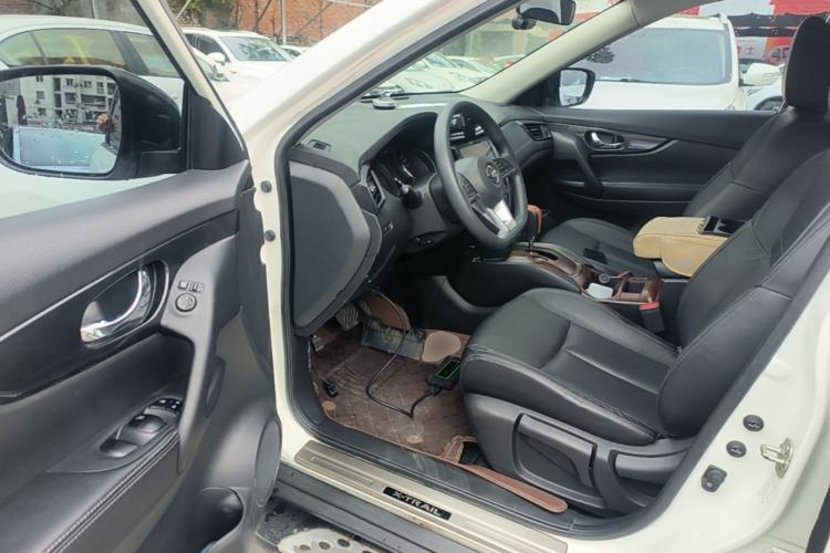 Used Nissan X-Trail 2017 2.0L CVT Comfort Edition 2WD Driver Seat