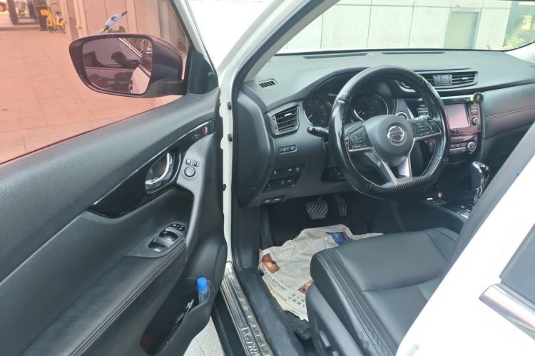 Used Nissan X-Trail 2017 2.5L CVT Luxury Edition 4WD Driver Seat