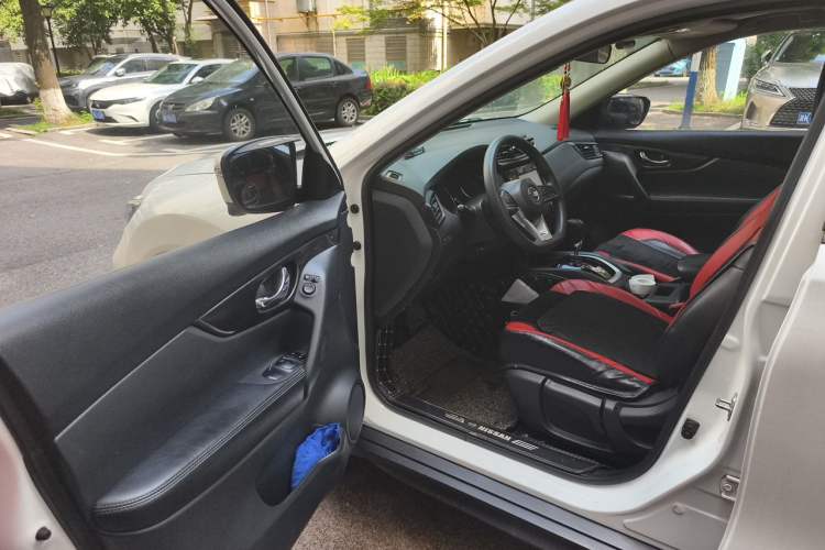Used Nissan X-Trail 2017 2.0L CVT Comfort Edition 2WD Driver Seat