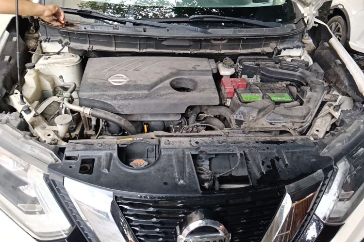 Used Nissan X-Trail 2017 2.0L CVT Comfort Edition 2WD Engine Bay