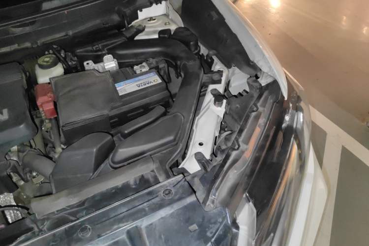 Used Nissan X-Trail 2017 2.5L CVT Luxury Edition 4WD Engine Bay Left