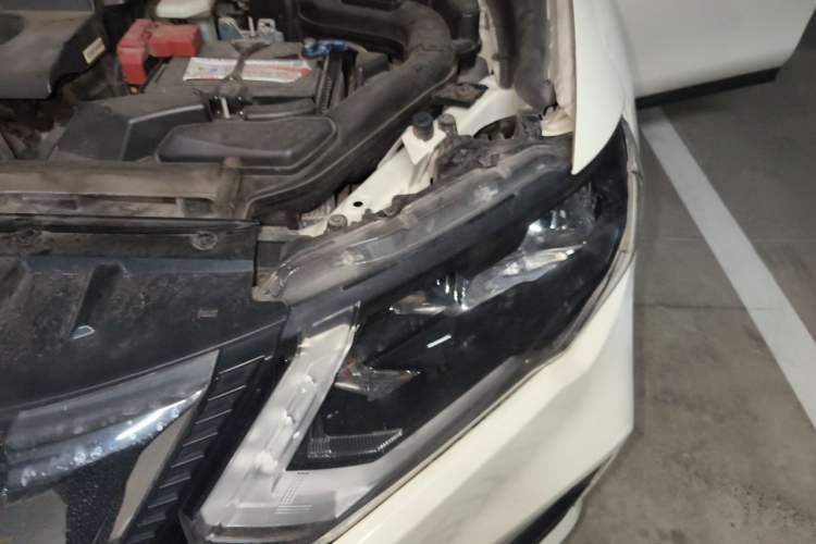 Used Nissan X-Trail 2017 2.0L CVT Comfort Edition 2WD Engine Bay Left