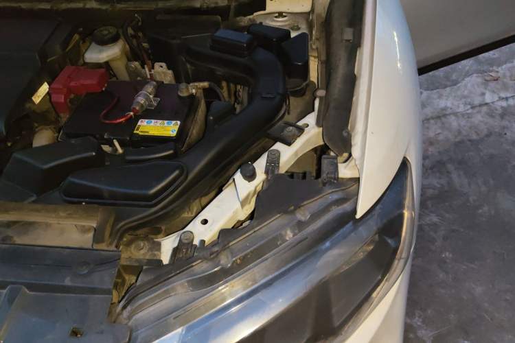 Used Nissan X-Trail 2017 2.0L CVT Comfort Edition 2WD Engine Bay Left