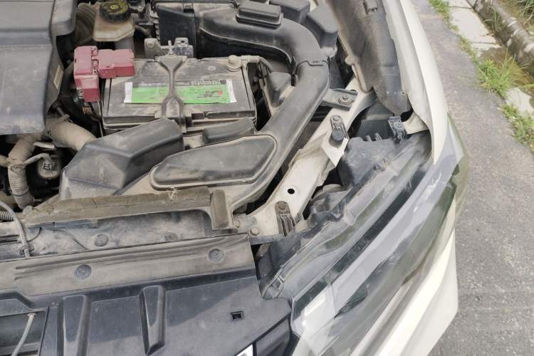 Used Nissan X-Trail 2017 2.0L CVT Comfort Edition 2WD Engine Bay Left