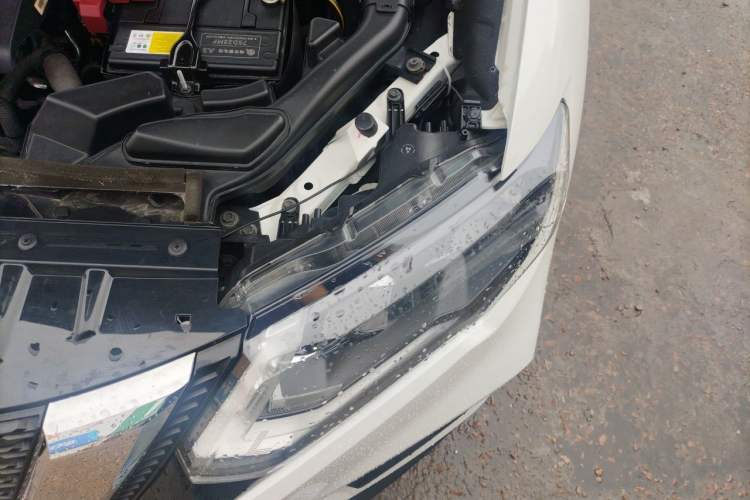 Used Nissan X-Trail 2017 2.0L CVT Comfort Edition 2WD Engine Bay Left