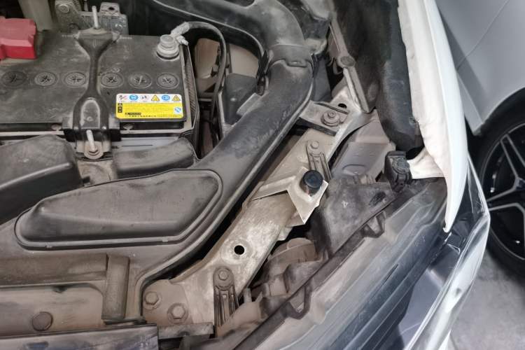 Used Nissan X-Trail 2017 2.0L CVT Comfort Edition 2WD Engine Bay Left