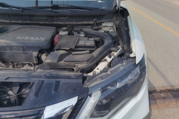 Used Nissan X-Trail 2017 2.5L CVT Luxury Edition 4WD Engine Bay Left
