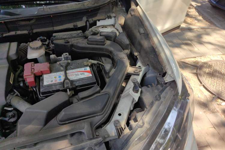 Used Nissan X-Trail 2017 2.0L CVT Comfort Edition 2WD Engine Bay Left