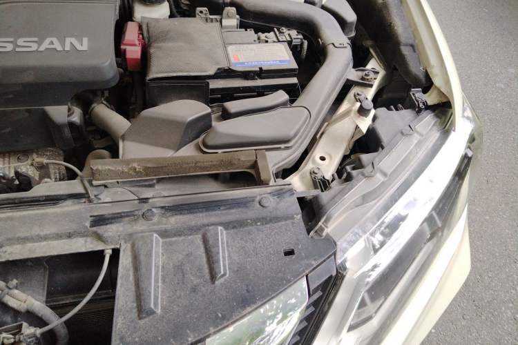 Used Nissan X-Trail 2017 2.5L CVT Luxury Edition 4WD Engine Bay Left