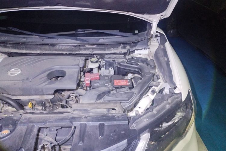 Used Nissan X-Trail 2017 2.0L CVT Comfort Edition 2WD Engine Bay Left