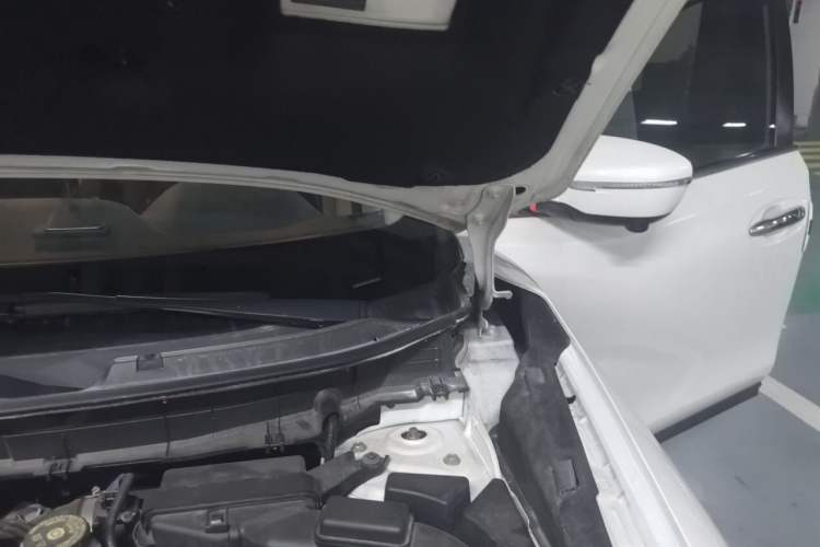 Used Nissan X-Trail 2017 2.0L CVT Comfort Edition 2WD Engine Bay Left