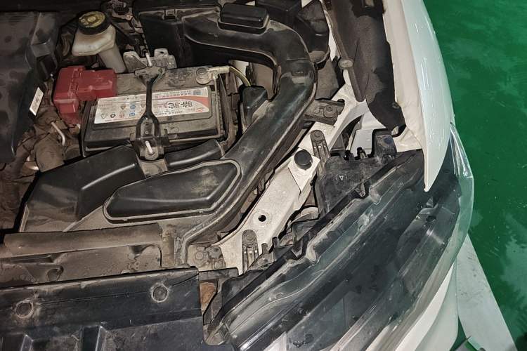 Used Nissan X-Trail 2017 2.0L CVT Comfort Edition 2WD Engine Bay Left