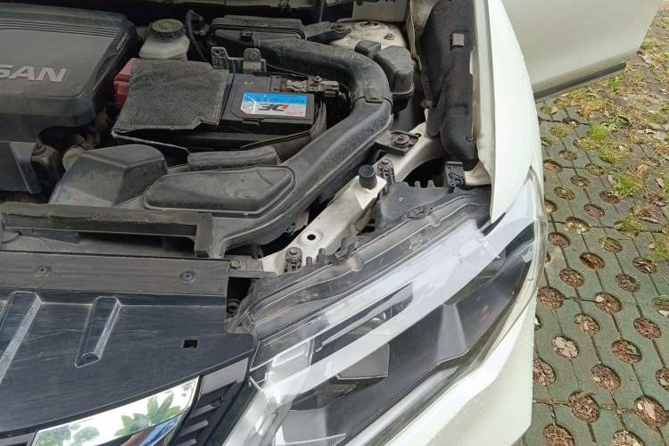 Used Nissan X-Trail 2017 2.5L CVT Luxury Edition 4WD Engine Bay Left