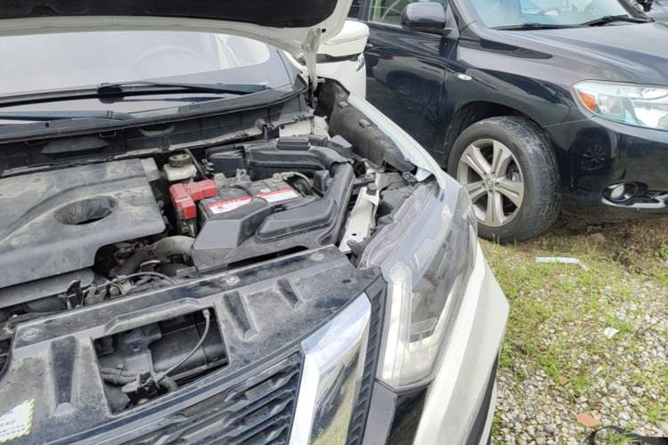 Used Nissan X-Trail 2017 2.0L CVT Comfort Edition 2WD Engine Bay Left