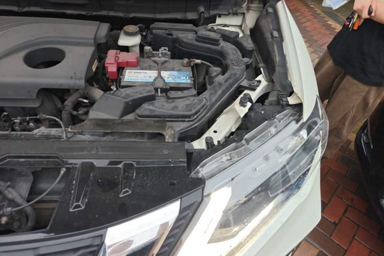 Used Nissan X-Trail 2017 2.0L CVT Comfort Edition 2WD Engine Bay Left