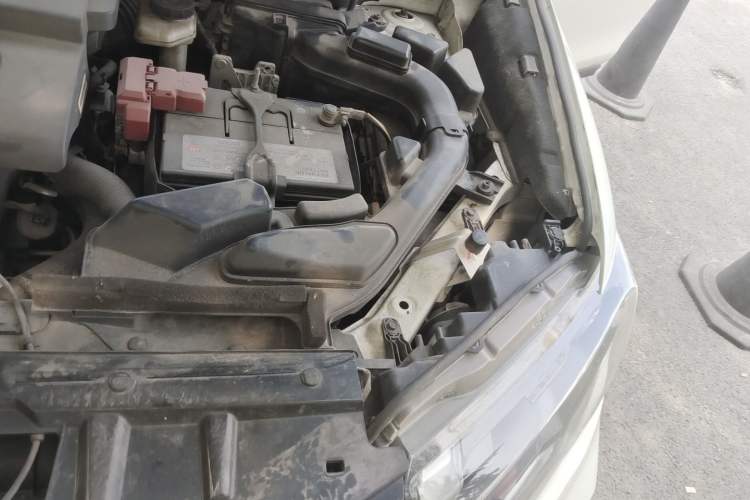 Used Nissan X-Trail 2017 2.0L CVT Comfort Edition 2WD Engine Bay Left
