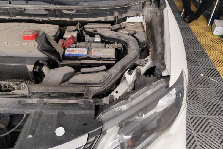 Used Nissan X-Trail 2017 2.5L CVT Luxury Edition 4WD Engine Bay Left