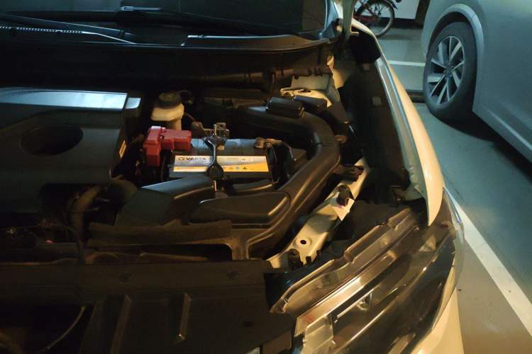Used Nissan X-Trail 2017 2.0L CVT Comfort Edition 2WD Engine Bay Left