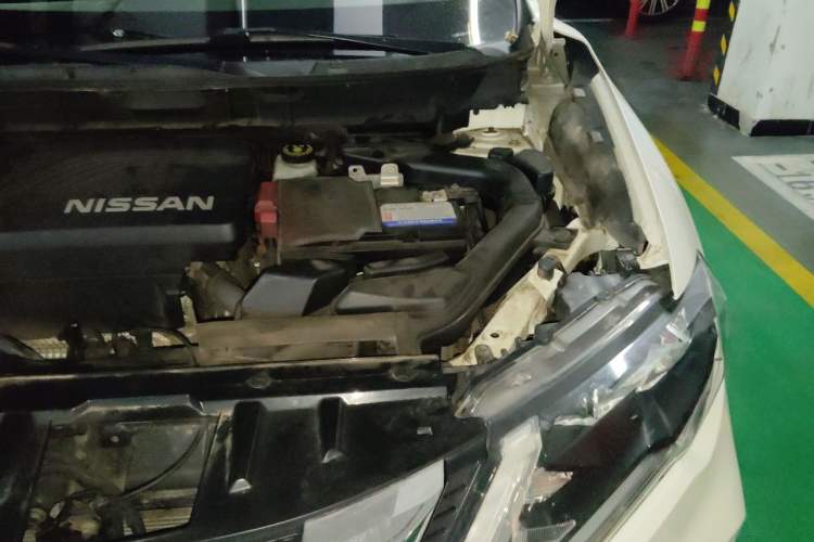 Used Nissan X-Trail 2017 2.5L CVT Luxury Edition 4WD Engine Bay Left