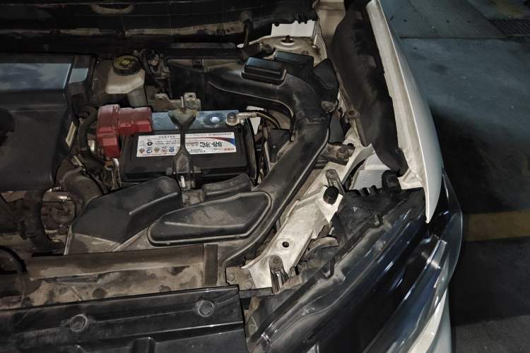 Used Nissan X-Trail 2017 2.0L CVT Comfort Edition 2WD Engine Bay Left