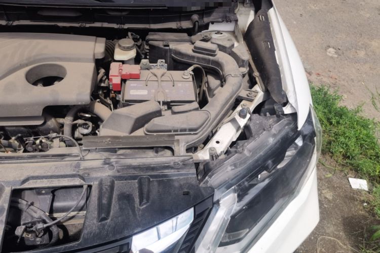 Used Nissan X-Trail 2017 2.0L CVT Smart Enjoyment Version 2WD Engine Bay Left