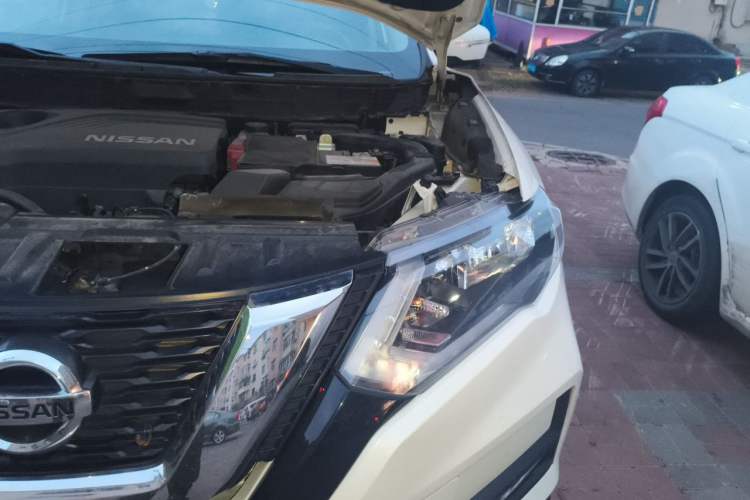 Used Nissan X-Trail 2017 2.5L CVT Luxury Edition 4WD Engine Bay Left