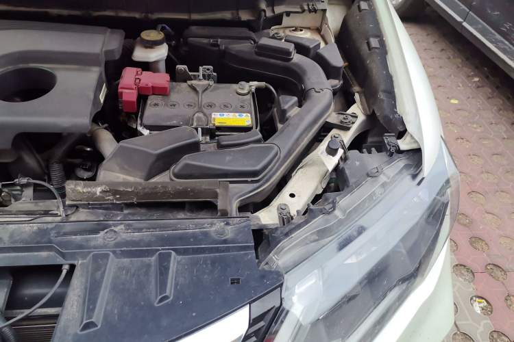 Used Nissan X-Trail 2017 2.0L CVT Comfort Edition 2WD Engine Bay Left