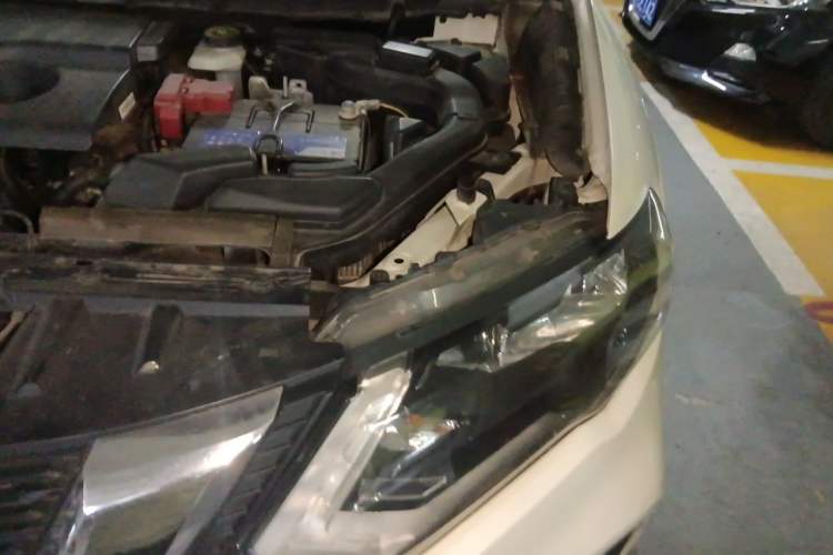 Used Nissan X-Trail 2017 2.0L CVT Comfort Edition 2WD Engine Bay Left