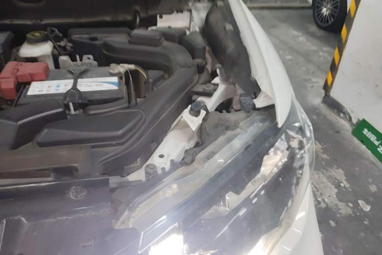 Used Nissan X-Trail 2017 2.0L CVT Comfort Edition 2WD Engine Bay Left