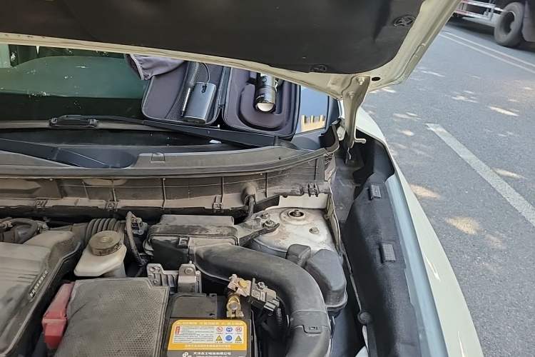 Used Nissan X-Trail 2017 2.5L CVT Leading Edition 4WD Engine Bay Left