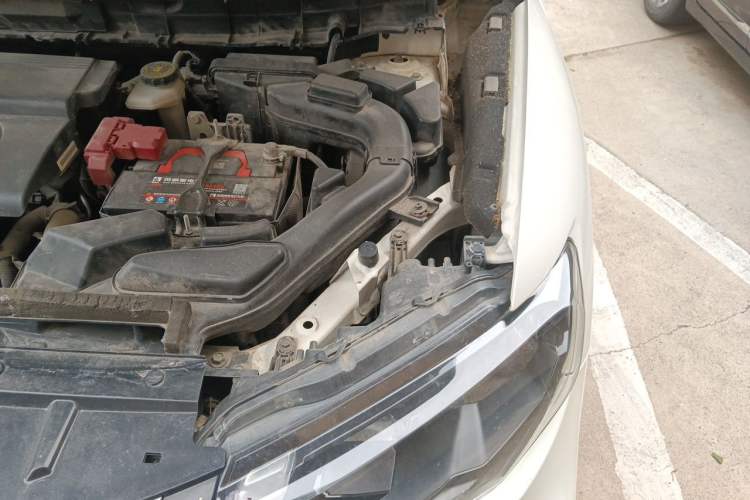 Used Nissan X-Trail 2017 2.0L CVT Comfort Edition 2WD Engine Bay Left
