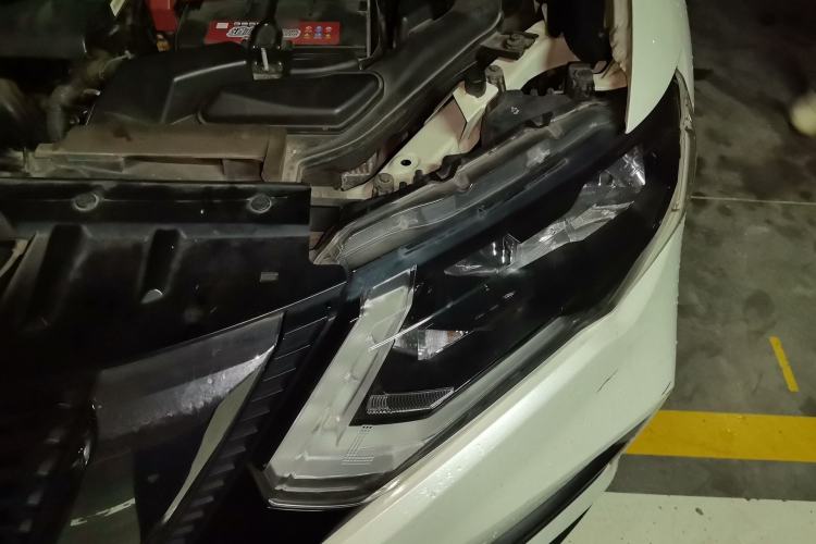 Used Nissan X-Trail 2017 2.0L CVT Comfort Edition 2WD Engine Bay Left