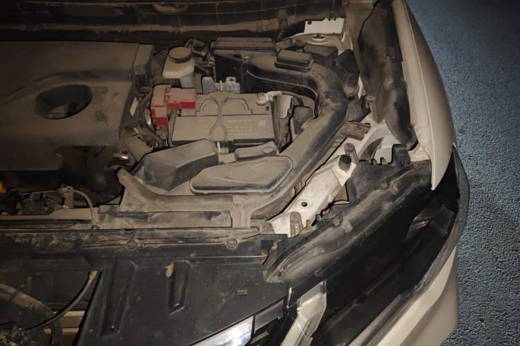 Used Nissan X-Trail 2017 2.0L CVT Comfort Edition 2WD Engine Bay Left