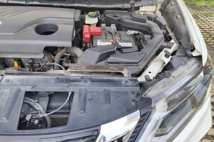 Used Nissan X-Trail 2017 2.0L CVT Comfort Edition 2WD Engine Bay Left