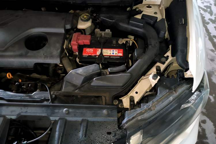 Used Nissan X-Trail 2017 2.0L CVT Comfort Edition 2WD Engine Bay Left